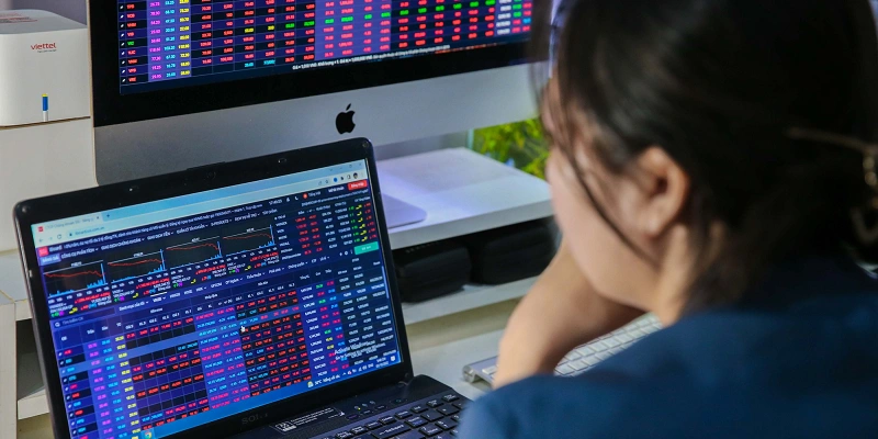 Midcap bất động sản chịu áp lực chốt lời