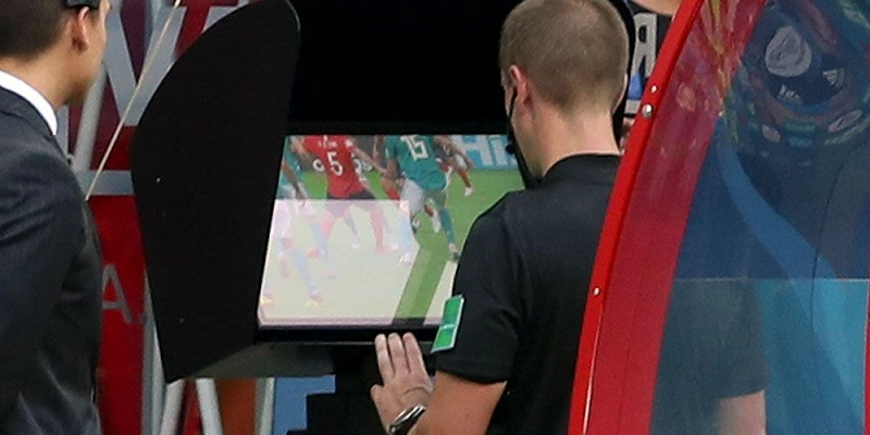Ưu điểm và thách thức của VAR tại World Cup 2026